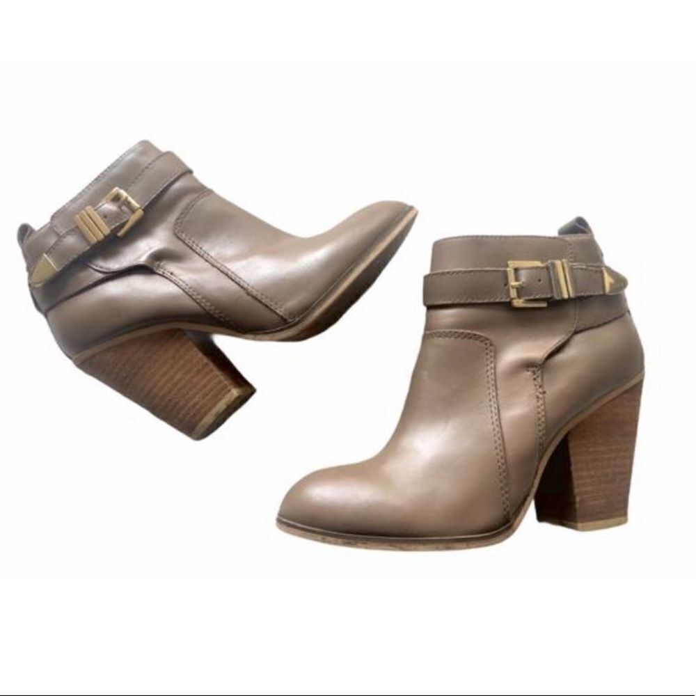 EUC Report Signature Taupe Osprey Booties Sz 8.5